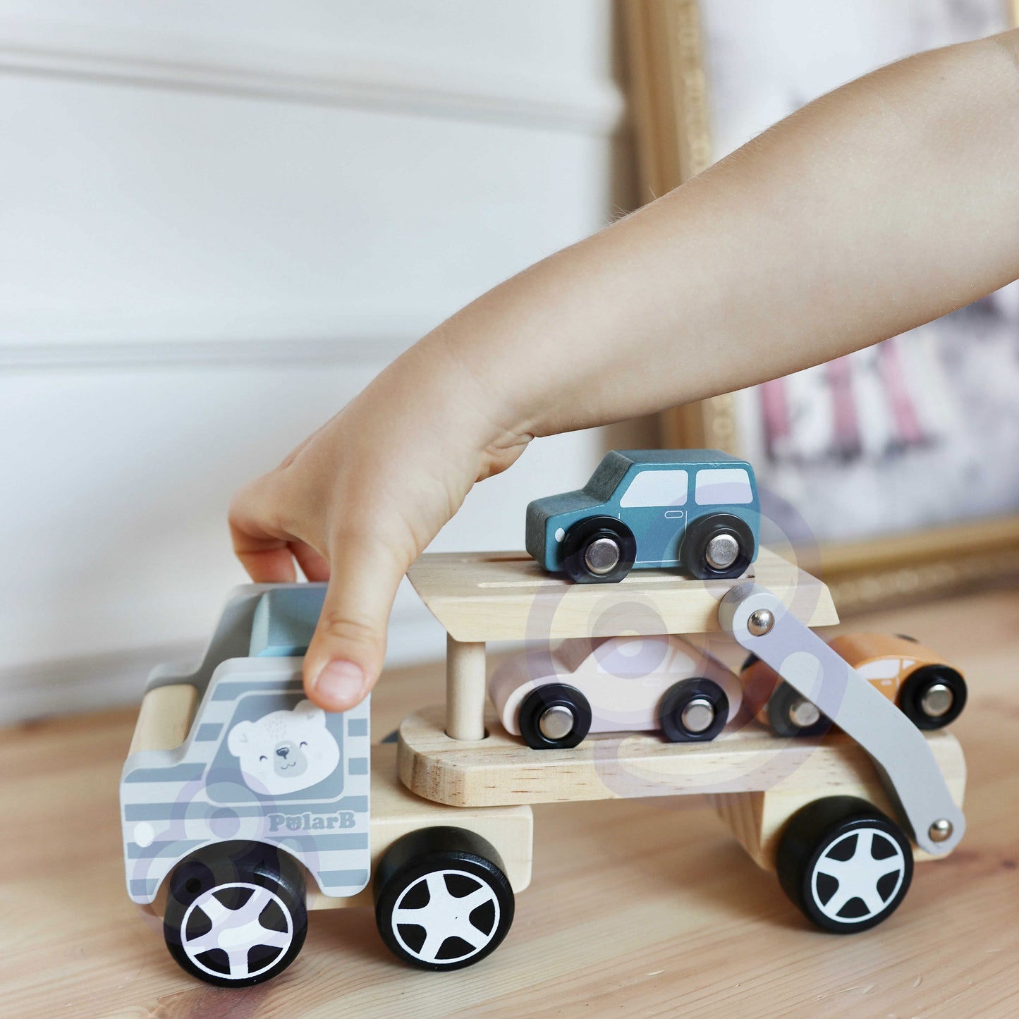 Medinė priekaba su Montessori automobiliais